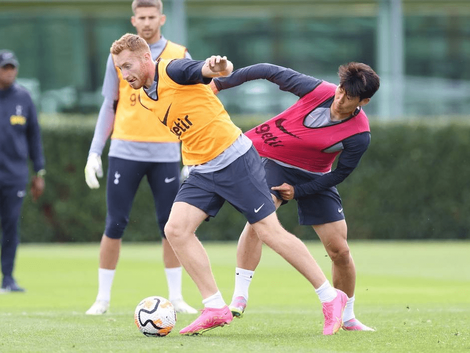 阿森纳签下双胞胎兄弟埃德温和霍尔格·金特罗，主教练阿尔特塔阻止本·怀特离队，球队领先曼城。