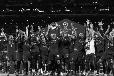 斯卢茨基：我们丢球后不得不加强进攻，这给了对手很多空间