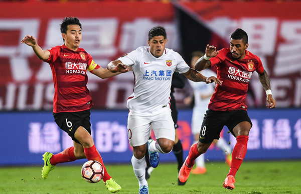 20岁新星独自撑起AC米兰左路走廊：力压S2，英超球会争相抢购他