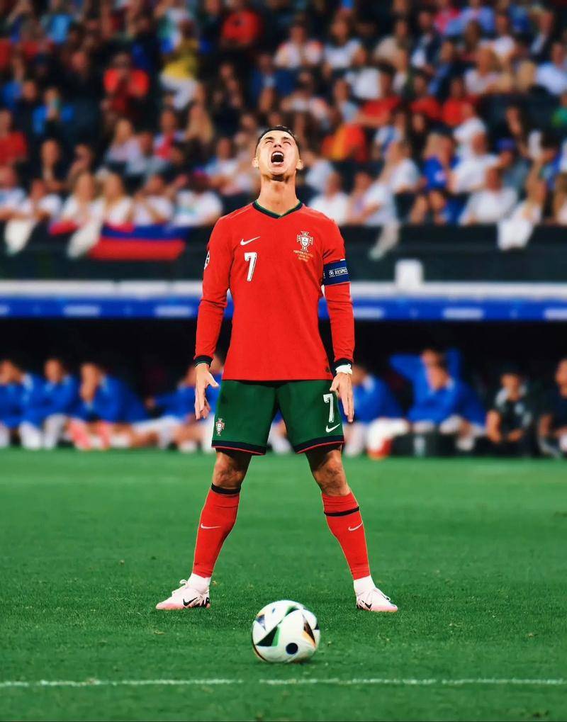 赵丽娜：走了70所学校，女孩踢球屈指可数；想让女孩踢球普及（赵丽娜：走访70所学校见踢球女孩寥寥，盼女足在女孩中普及）