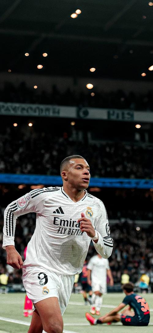 德甲战报：布兰特破门，施洛特贝克建功，多特2-0霍芬海姆（德甲快讯：布兰特进球、施洛特贝克得分，多特蒙德2-0击退霍芬海姆）