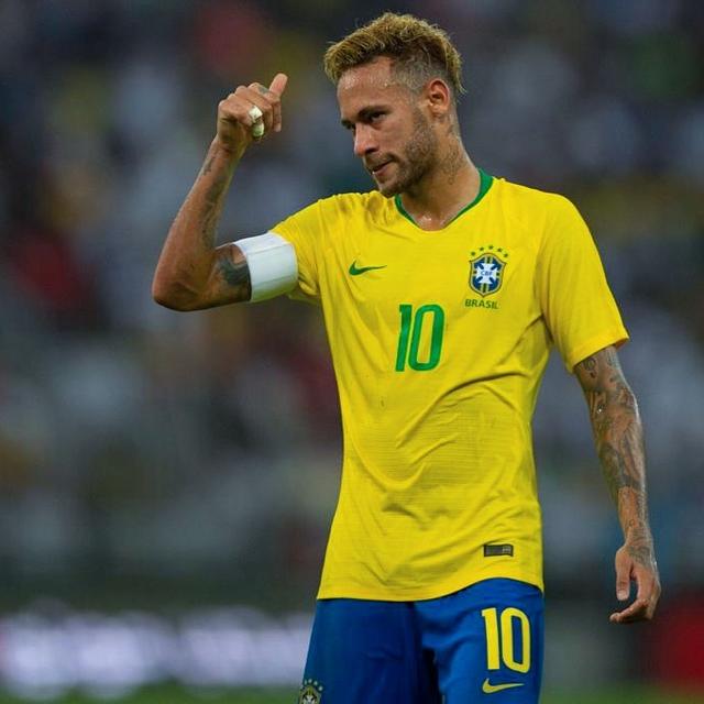 曼联冬窗按兵不动，明夏主攻防守型中场！（曼联冬窗暂缓出手，夏窗主攻防守型中场）