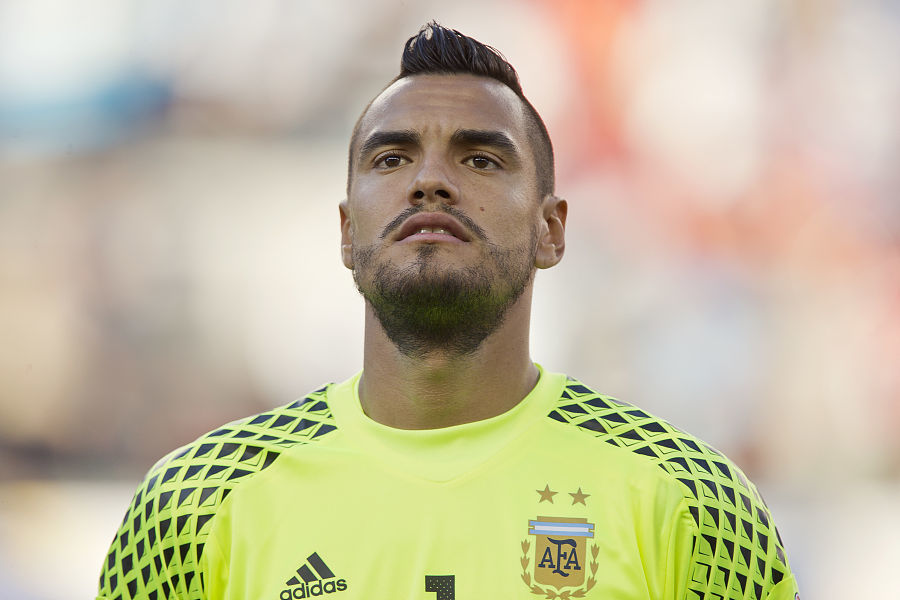 足球欧联杯精彩倒钩破门当选本周最佳进球（欧联杯惊艳倒钩破门荣膺本周最佳进球）