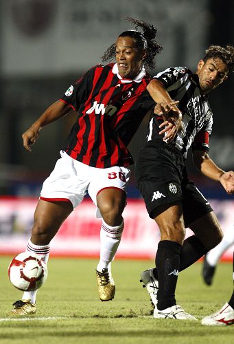 记者：卡内达观战浙江U20全运比赛，希望能发现更多优秀球员（记者：卡内达现身观战浙江U20全运会，期待物色更多优秀球员）