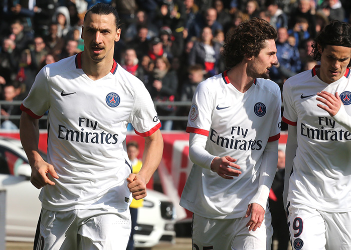 费兰-托雷斯帽子戏法领衔，巴尔吉首球惊艳：巴萨三将书写拉卡图哈尔之夜（费兰·托雷斯戴帽领衔，巴尔吉处子球惊艳，巴萨三将共谱拉卡图哈尔之夜）