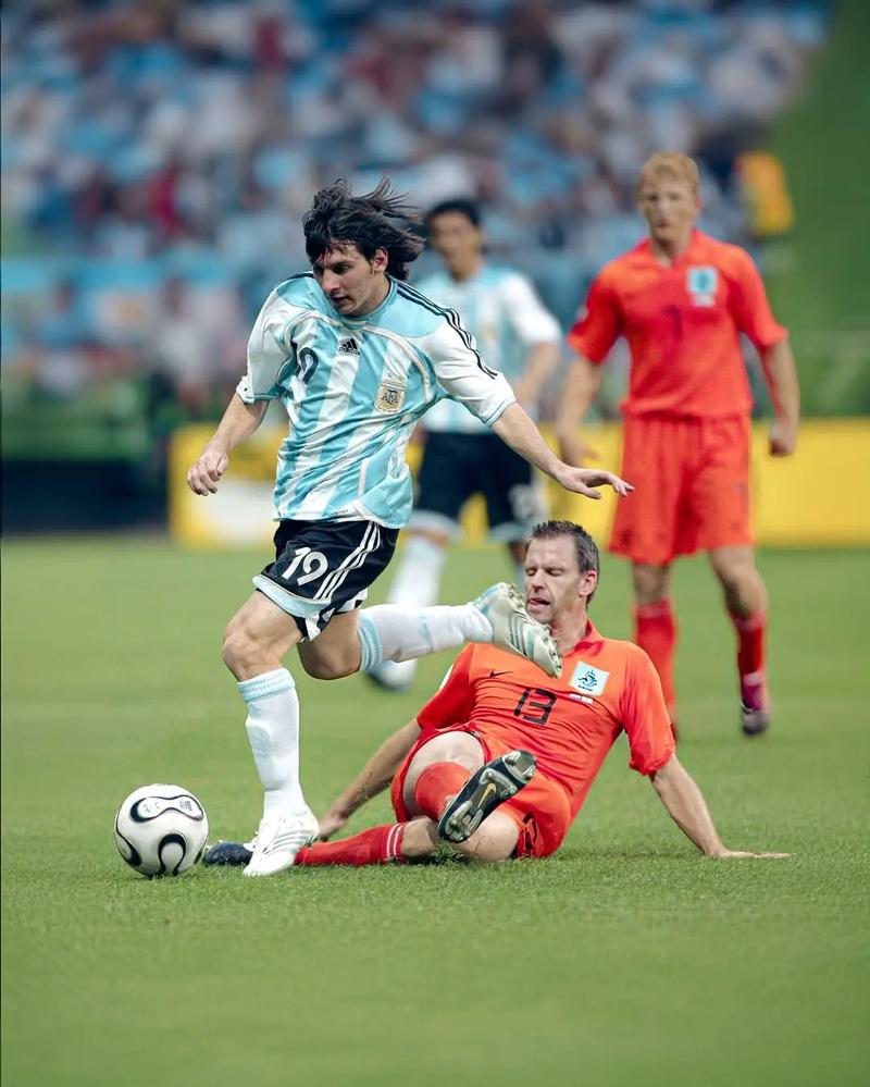 前西班牙主帅：不会给亚马尔任何建议；维尼修斯缺乏足球素养（前西班牙主帅：不打算给亚马尔任何建议；称维尼修斯足球素养不足）