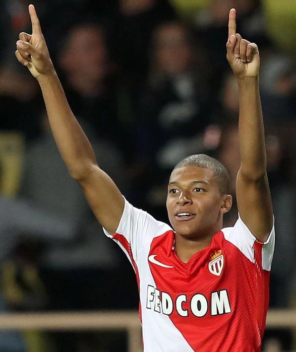 太阳报：帕尔默新女友和前任很像，二人在伦敦冬季乐园同框（英媒《太阳报》：帕尔默现任酷似前任，二人同游伦敦冬季乐园被拍）