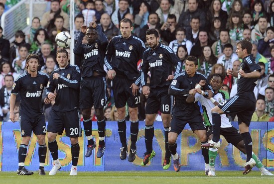 北马其顿新一期大名单：埃尔马斯领衔，英博外援阿利米在列（北马其顿公布新一期国家队名单：埃尔马斯压阵，英博外援阿利米入选）