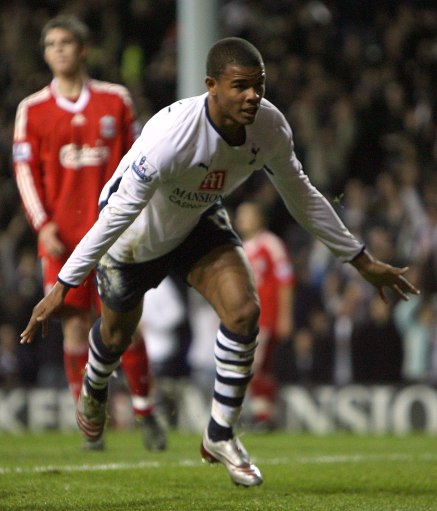 罗马推出黑胶唱片版队歌：限量版售价49.9欧，普通版19.9欧（罗马发布队歌黑胶唱片：限量版49.9欧、标准版19.9欧）