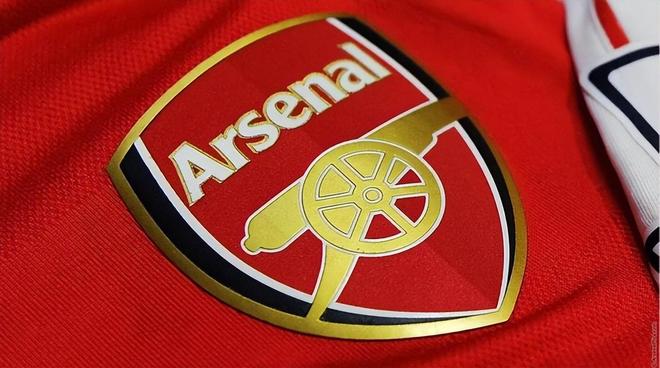 杨晨对话施拉普纳：中国球员不该只为钱踢球，留洋从乙级开始（杨晨与施拉普纳对谈：中国球员别唯钱论，留洋不妨从乙级联赛起步）