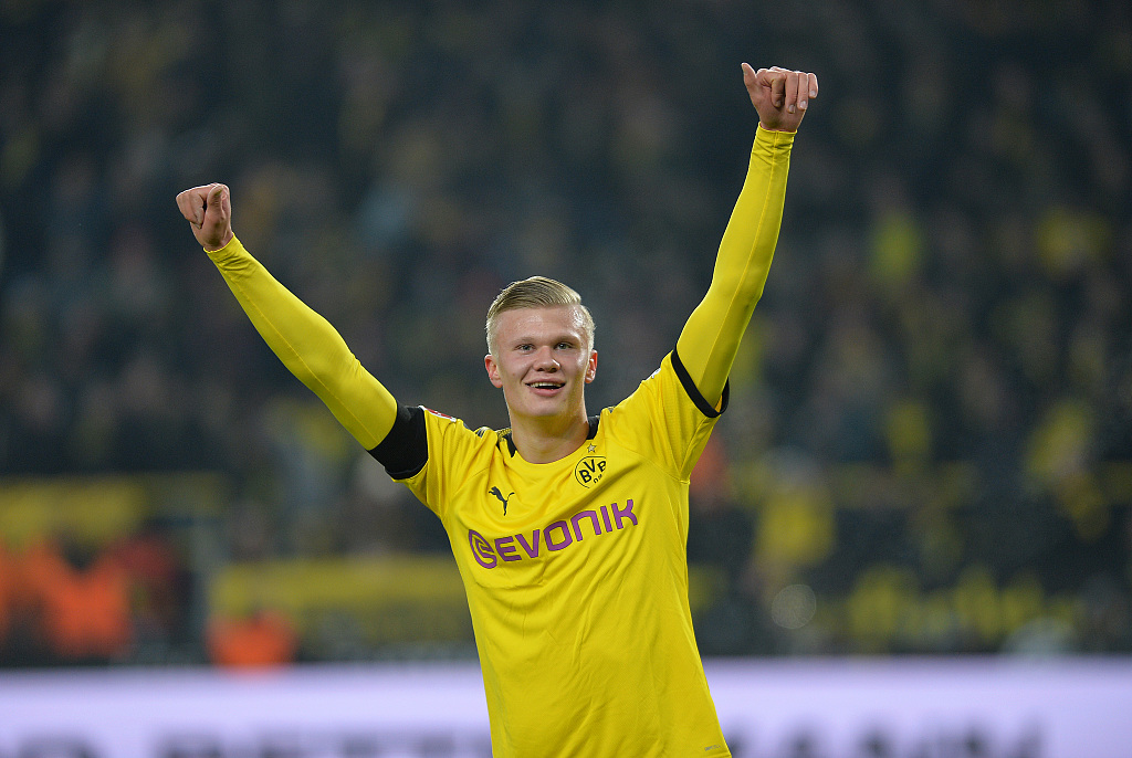 陈梦和黄子韬切磋乒乓球 黄子韬精准狙击陈梦笑点